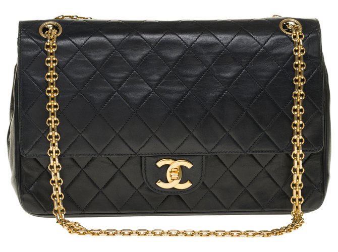 Superb Chanel Timeless / klassische Tasche 27cm in schwarzem gestepptem Leder, garniture en métal doré, In sehr schönem Zustand!  ref.259739