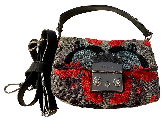 Clutch Furla Metropolis in pelle nera Nero Argento Rosso Blu navy