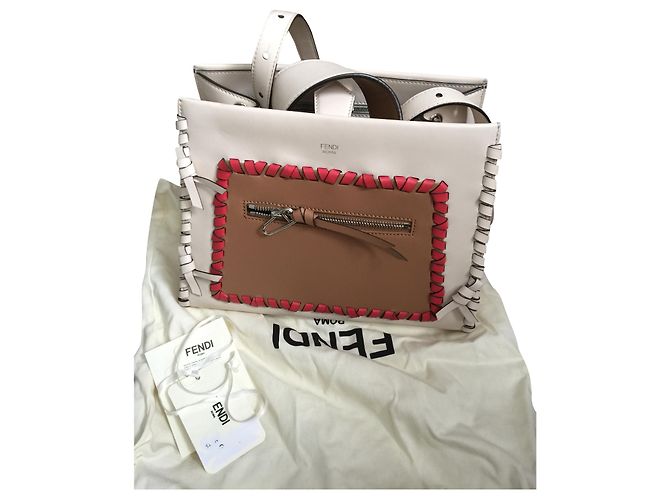 Bolsa shopper Fendi Runaway em couro bege