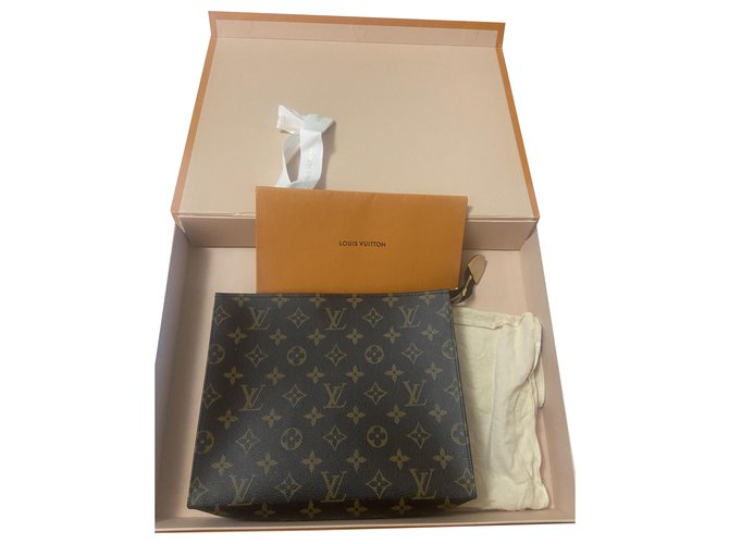 wallet 26 Louis Vuitton Brown Leather  ref.260393