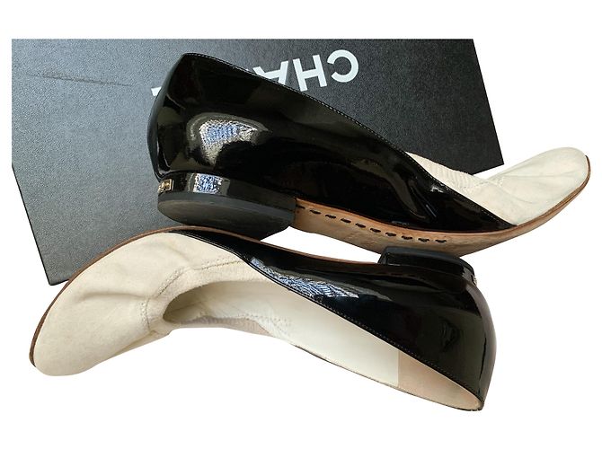Chanel Bailarinas de dois tons Preto Branco