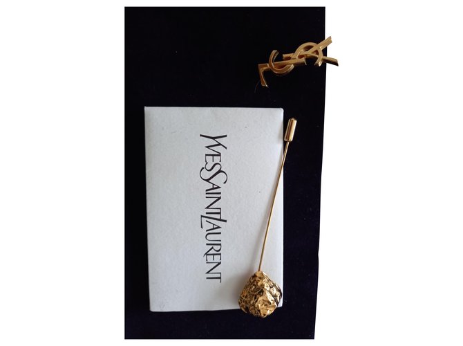 Yves Saint Laurent Pins & brooches Golden Gold-plated  ref.260483