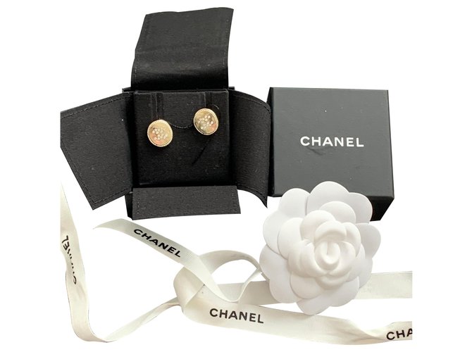 Chanel Boucles d'oreilles Doré  ref.260795