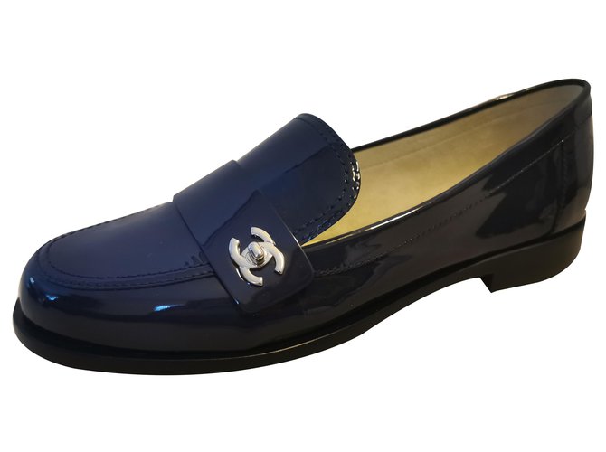 Chanel Church´s Loafers Navy blue Patent leather  ref.260915