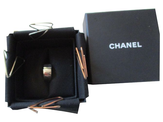 Chanel Anillo de plata esterlina. Hardware de plata