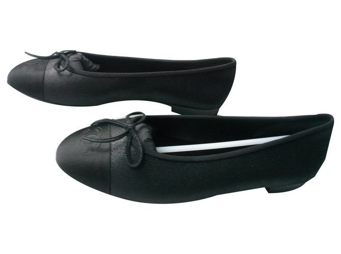 CHANEL New black iridescent leather ballerinas41  ref.261662