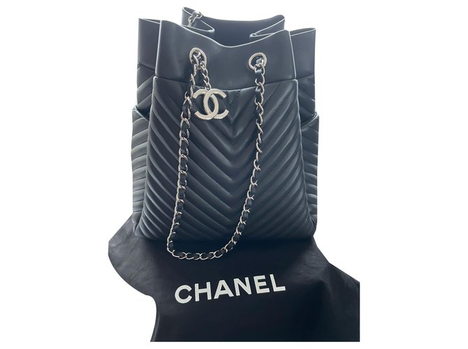 Chanel Drawstring Black Leather  ref.261668