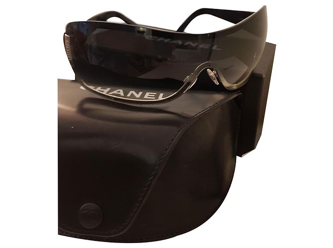 Cambon Occhiali da sole Chanel Montaigne Acetato Nero Blu Navy