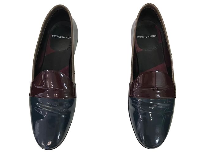 Mocasines Pierre Hardy de charol verde oscuro y burdeos