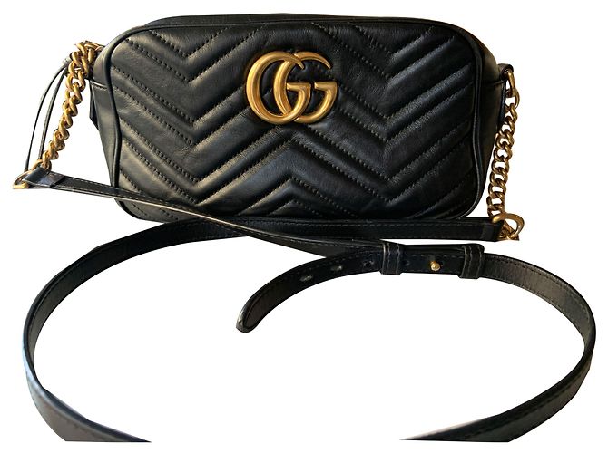 Bolsa de ombro Gucci preta de couro com corrente dourada Preto