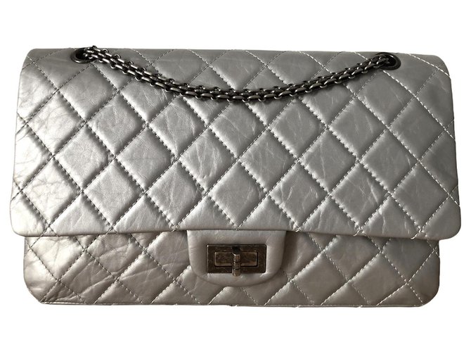 Bolsa Chanel 2.55 em couro acolchoado cinza  ref.262181