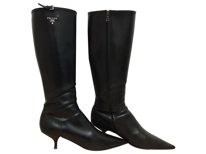 Prada botas pretas com detalhes prateados