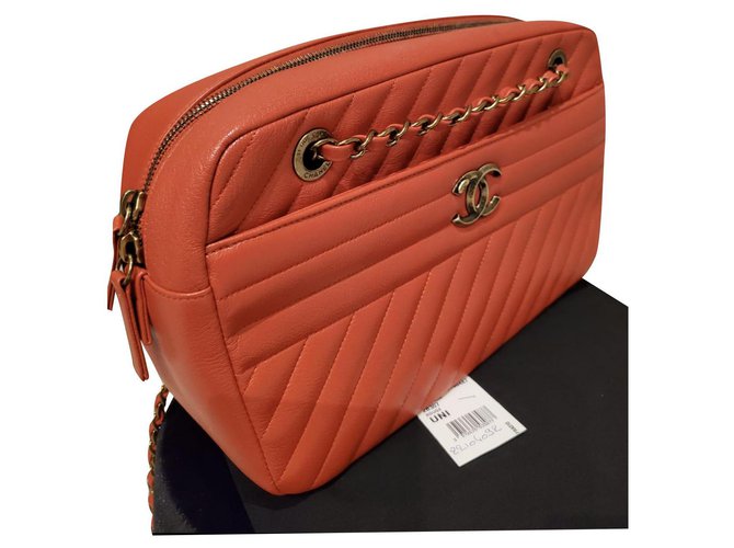 Chanel Camera Cuir Rouge  ref.263022