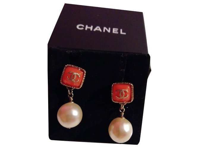 Chanel Boucles d'oreilles Résine Bijouterie dorée  ref.263106