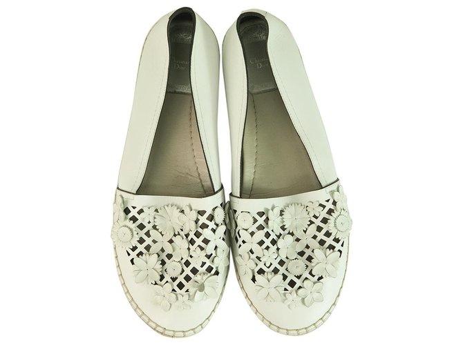 Christian Dior - Espadrilles en cuir blanc à fleurs découpées au laser et ornées de fleurs 38 $1,350  ref.263213