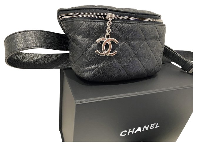 Chanel Riñonera de piel granulada negra . Negro Cuero  ref.271923