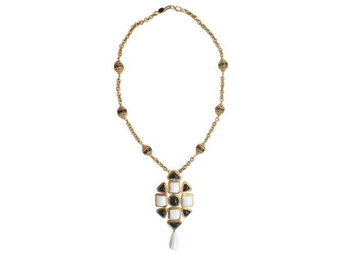 Chanel Iconica collana con croce Nero Bianco D'oro Metallo  ref.263454