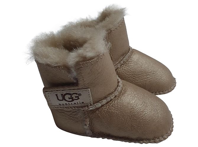 Botas Ugg para Bebé em Pele de Carneiro