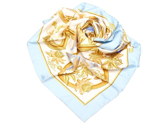 Foulard en soie imprimée bleu Hermès Tissu Multicolore Bleu clair  ref.263586