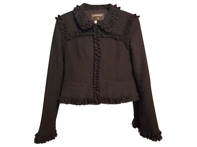 Chanel Little Black Wool Boucle Jacket avec volants Laine Noir  ref.263736