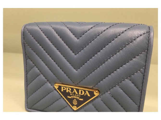 Prada Lederbrieftasche neu Blau  ref.264132