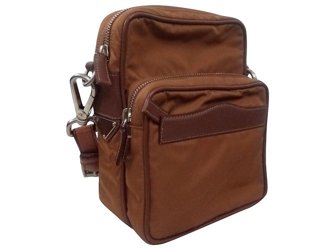 Borsa Prada in tela marrone