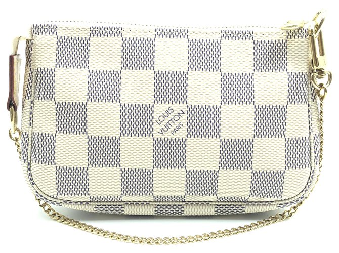 Louis Vuitton Clutch bags Multiple colors Cloth  ref.264427
