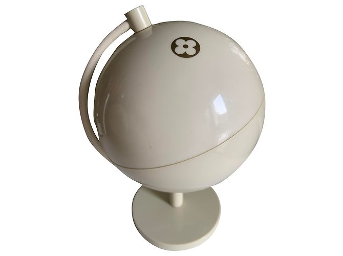 Louis Vuitton, Louis Vuitton Globe White