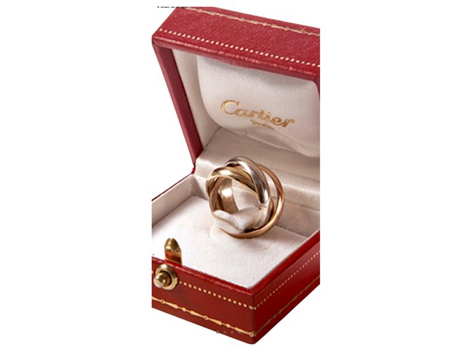 Love "Trinity de Cartier" model with its original box. Golden Yellow gold  ref.264771