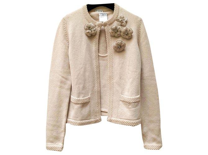 Chanel Cashmere twin-set with its brooches Beige  ref.265234