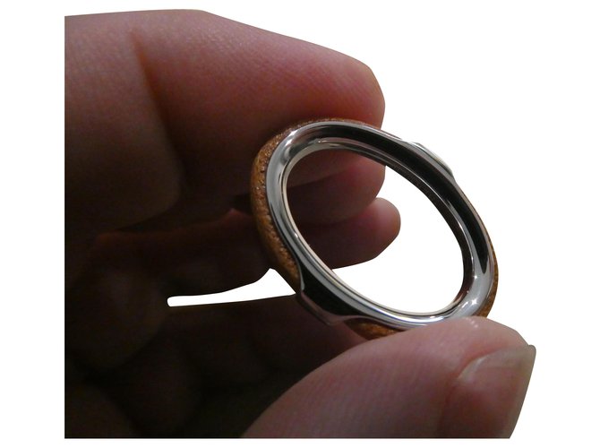 auténtico anillo pañuelo hermès modelo kyoto en acero plateado y piel Hardware de plata  ref.265266