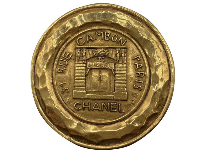 Chanel 31 Rue Cambon Paris Brooch Dourado Banhado a ouro  ref.265667