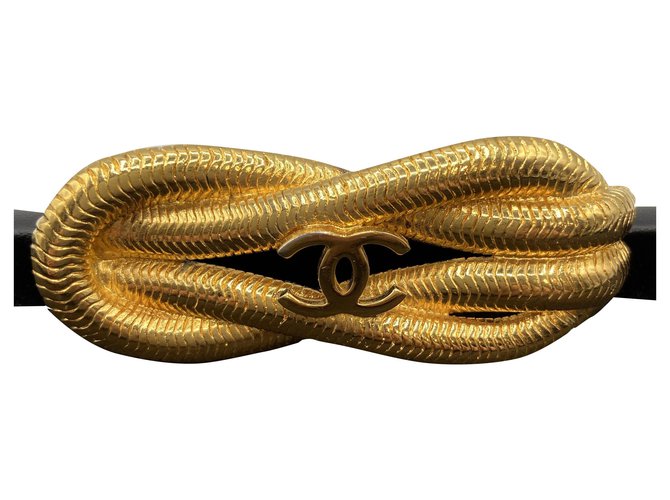 Spilla Chanel infinity design D'oro Placcato in oro  ref.265669
