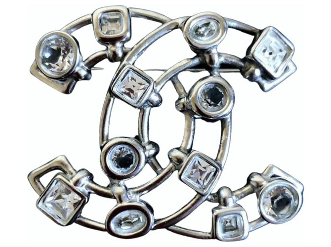 Chanel Pins & Broschen Silber Metall  ref.265714