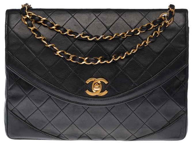 Timeless Chanel Classique Handtasche aus schwarzem gestepptem Lammfell, garniture en métal doré Leder  ref.266029
