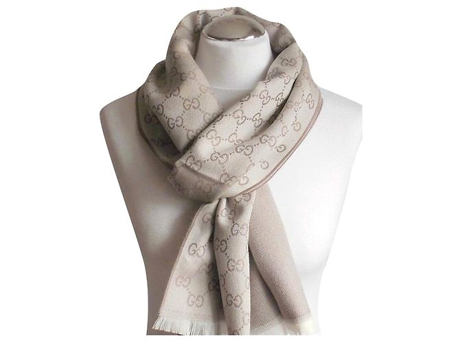 bufanda beige Gucci