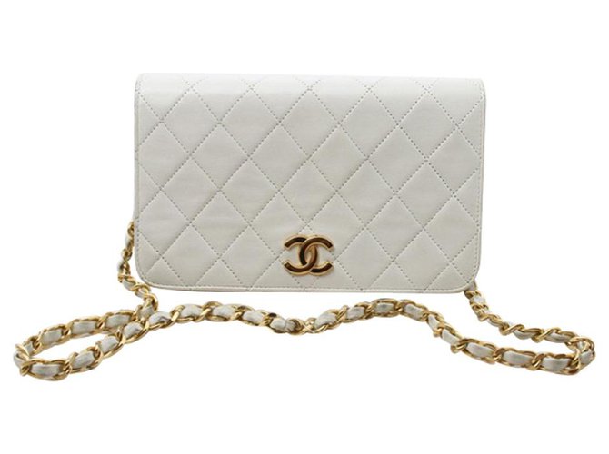 Chanel flap bag White Leather ref.266259 - Joli Closet