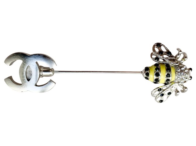 Chanel Broche de abeja CC Plata Metal  ref.266526