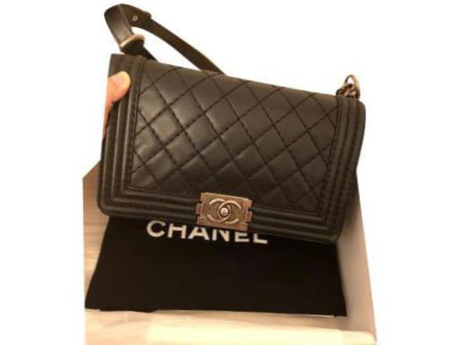 bolso de niño Chanel Negro Cuero  ref.266968