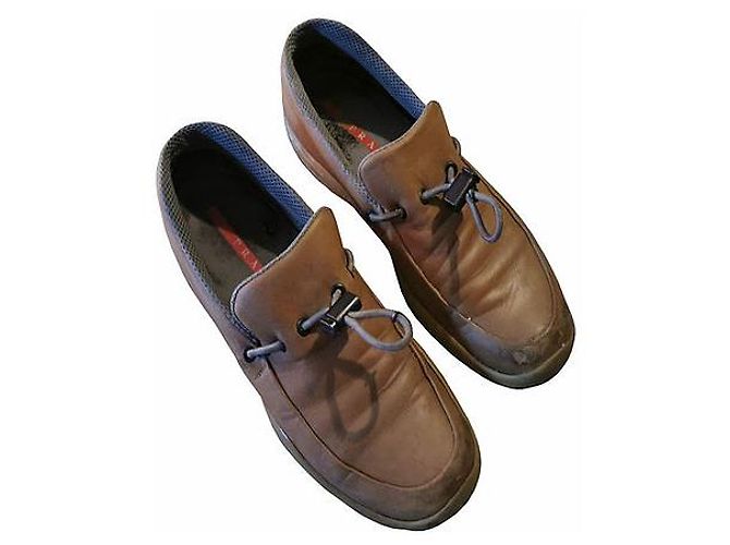 Mocassins Prada en cuir beige 