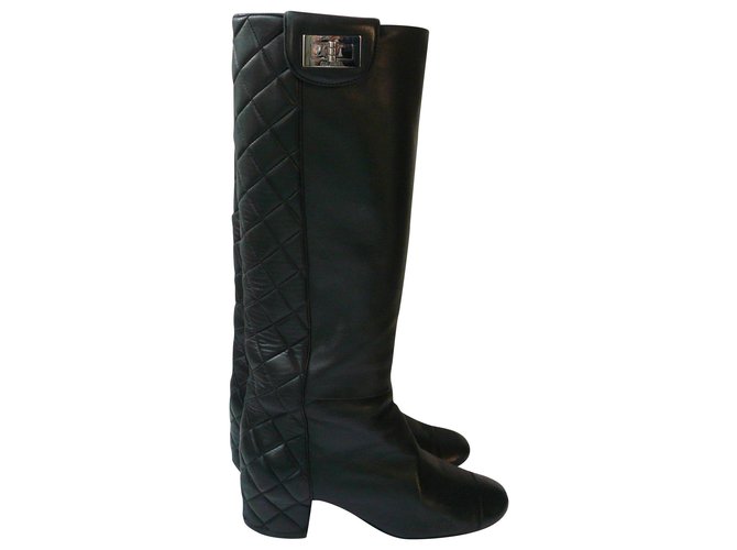 CHANEL Quilted black leather boots T37,5 correct condition  ref.267861