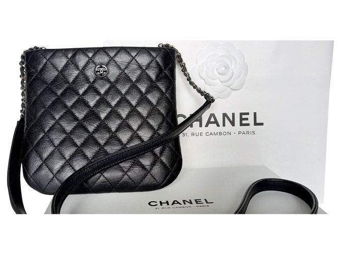 Bolsa de uniforme Chanel. Negro Cuero  ref.268103