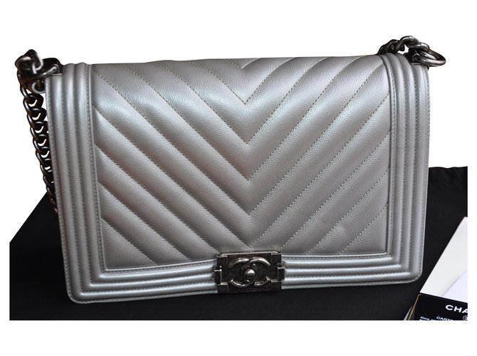 chanel black chevron boy bolsa