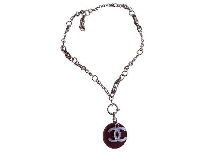 Chanel gefütterte lange Halskette Rot Metall  ref.269026