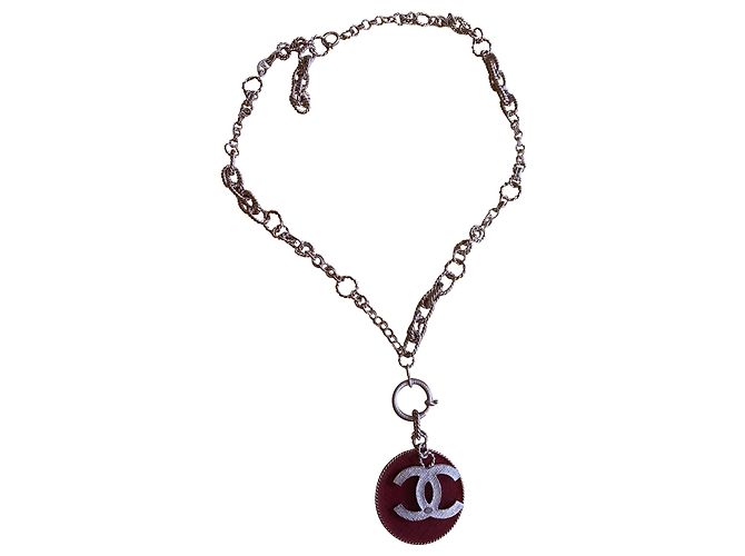 Chanel gefütterte lange Halskette Rot Metall