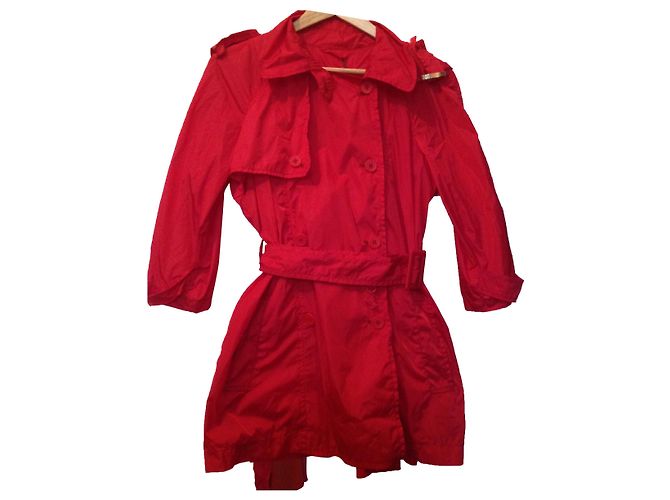 Gabardina Louis Vuitton Roja de Tela
