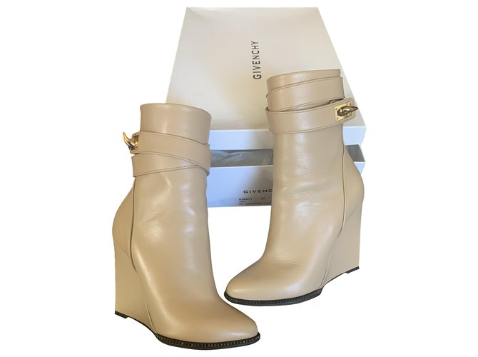 Givenchy Ankle Boots Beige Leather  ref.269053