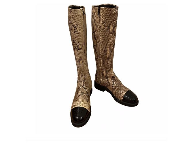 Incredible CHANEL spring 1996 Knee high boots Beige