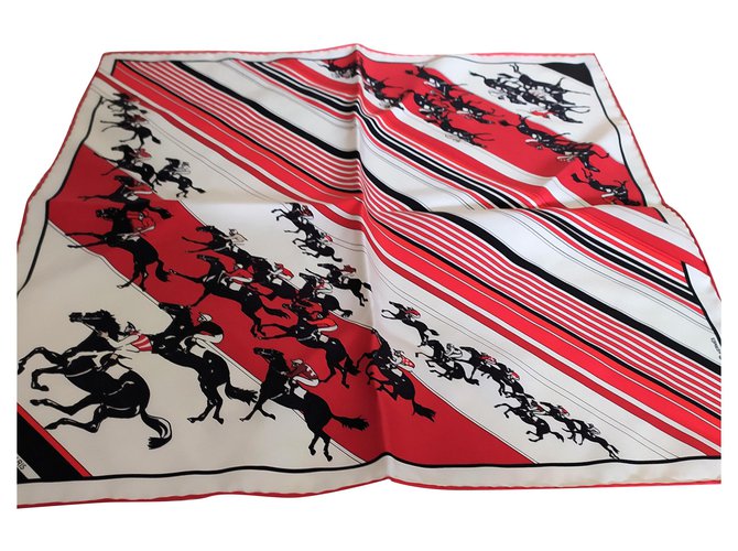 Magnifique foulard en soie Hermès Rouge  ref.269167