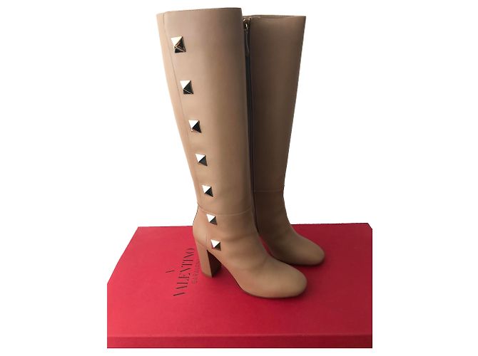 Valentino Garavani Botas de equitação de couro Rockstud Bege